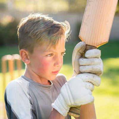 pic boy with cricket bat